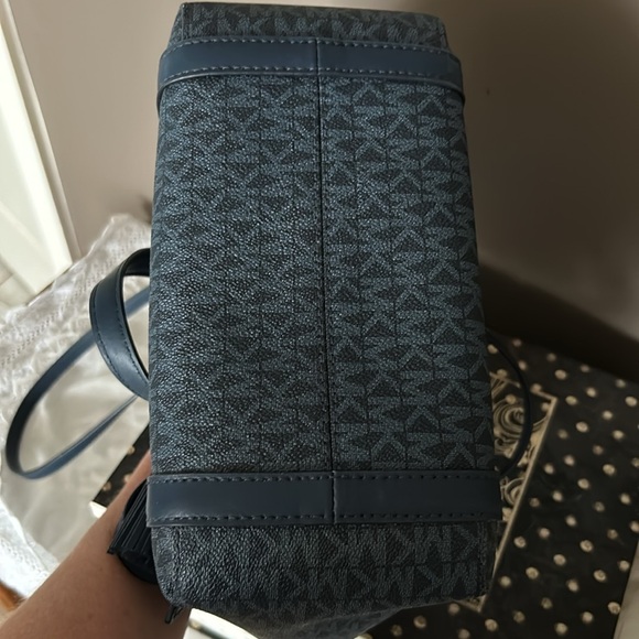 NEW MICHAEL KORS PURSE - Picture 8 of 15